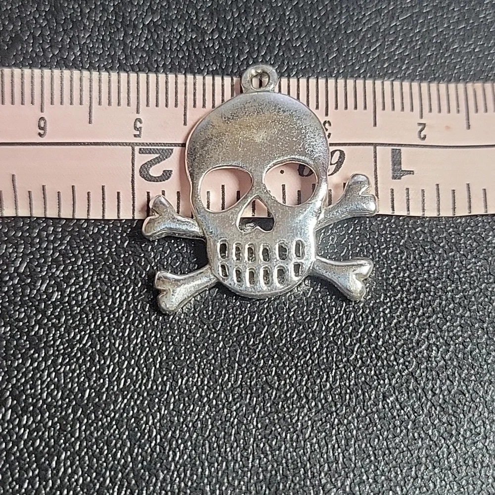 Vintage 925 Sterling Silver Skull & Crossbones Necklace Pendant